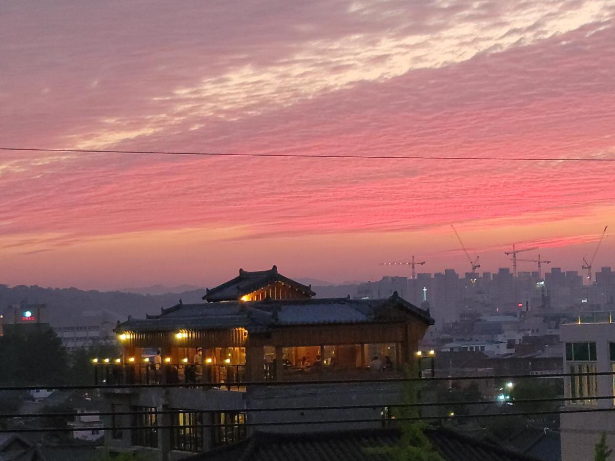 The Jeongga Vandrehjem Jeonju Eksteriør billede